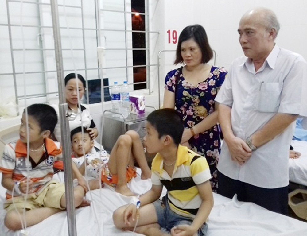 The students are discharged from the local hospital after poisoning (Photo: SGGP)